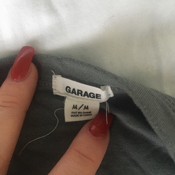 Garage halter tie crop top - Picture 2 of 2